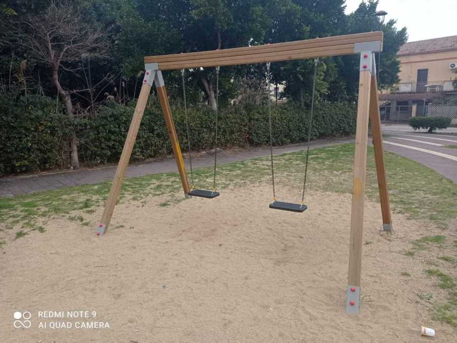 Altalena, parchi giochi in legno, giochi bambini, arredo urbano, uso pubblico