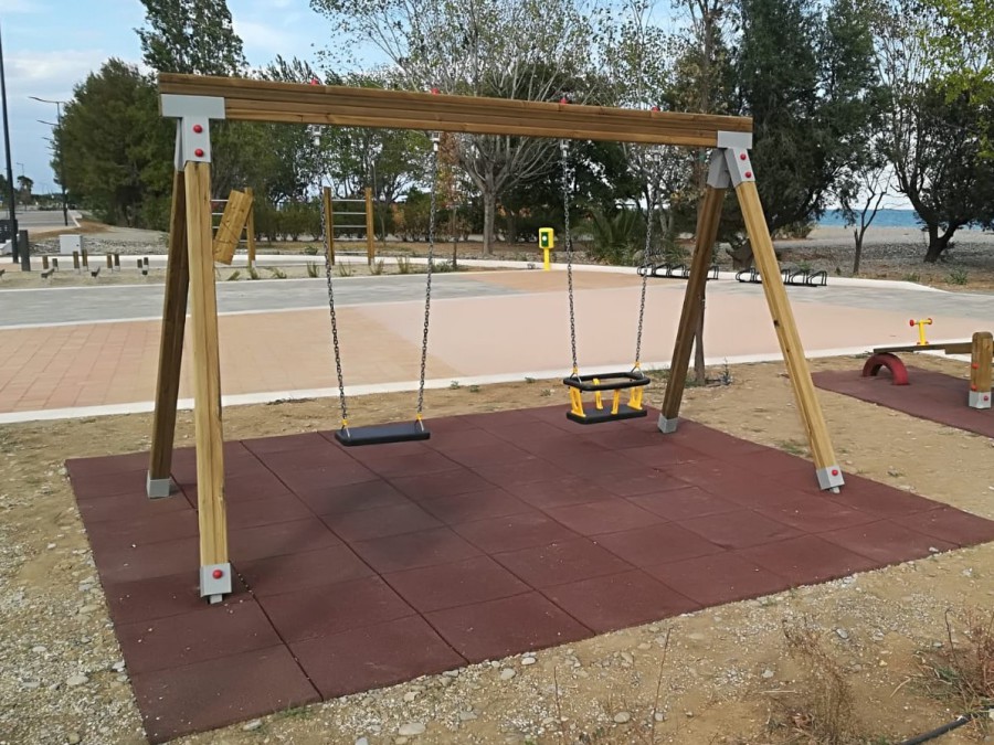 Altalena, parchi giochi in legno, giochi bambini, arredo urbano, uso pubblico
